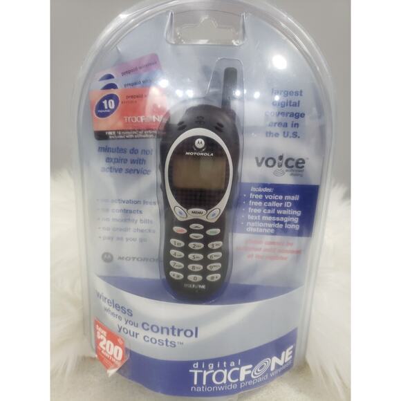 NEW Motorola Vintage Tracfone Black Phone Pay As You Go T9 Texting Y2k - Picture 1 of 8
